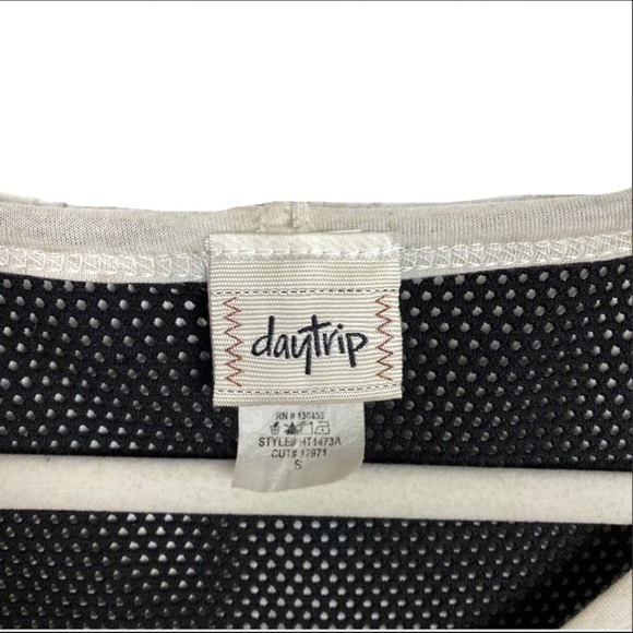 𝅺daytrip V-Neck Shimmer Top for Western Look - Picture 4 of 4